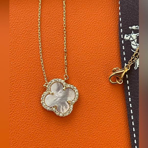 New CLOVER Necklace 18K Gold Plated Sterling Silver - Picture 6 of 9